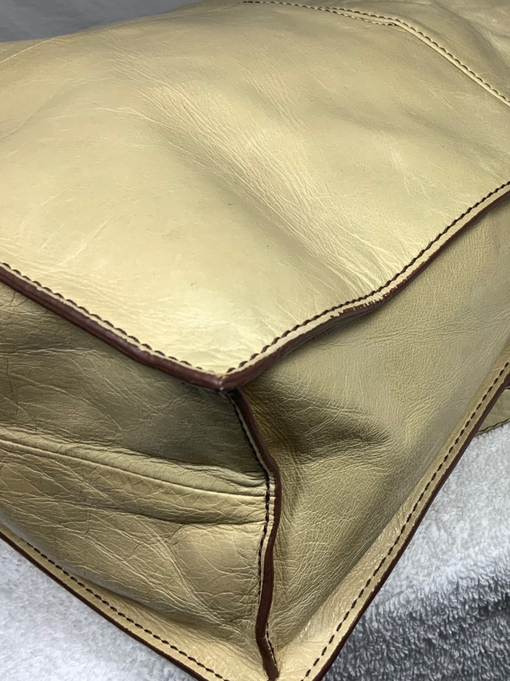 HOBO Beige Leather Shoulder Bag - Picture 10 of 14